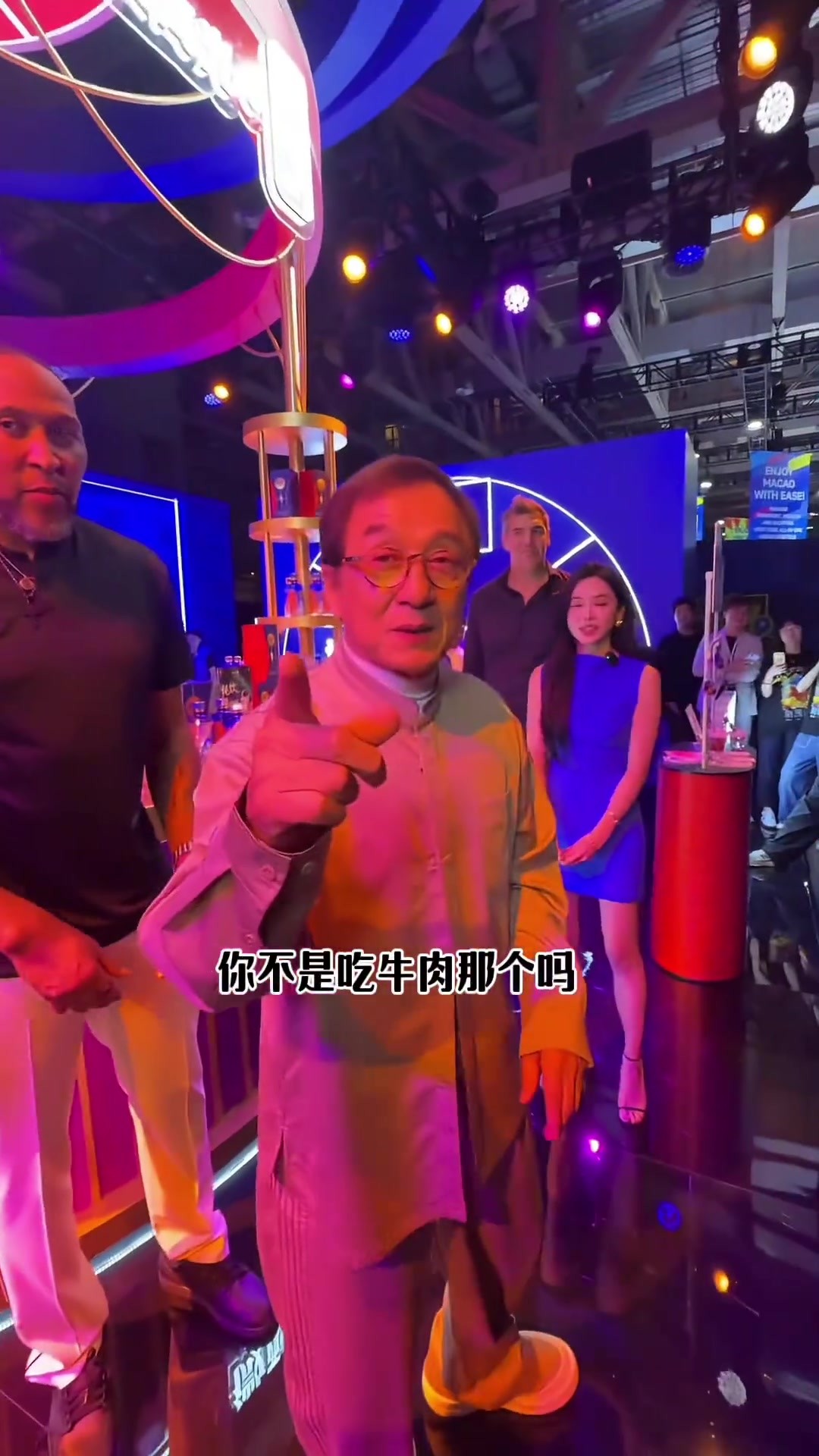 篮圈网红茶丽：糟了！被成龙大哥认出来竟然是因为贪吃